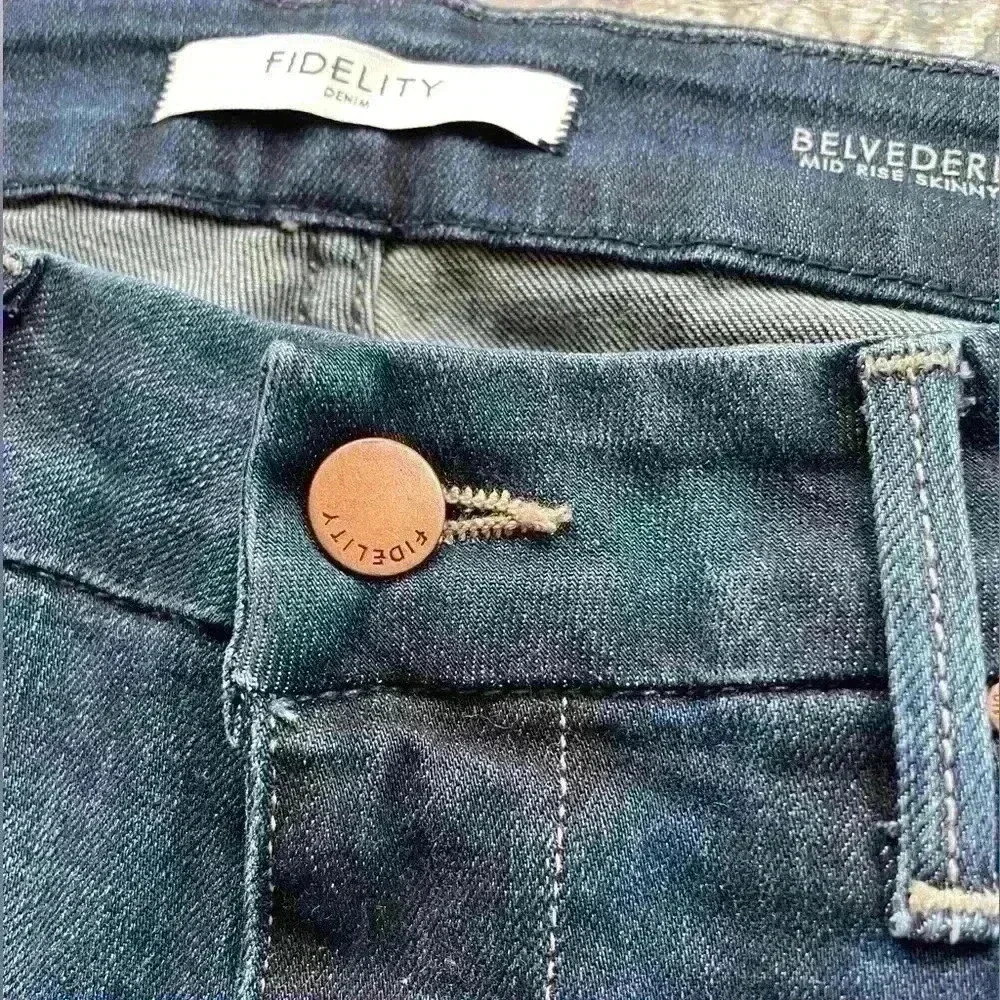 Fidelity Belvedere Mid Rise Skinny Jeans Size 28